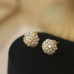 5/25 PEARLY DAINTY STUDS